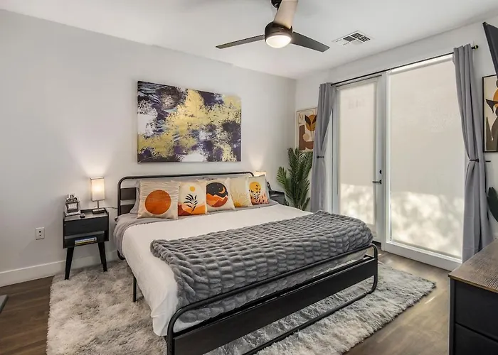 Escape To The Twilight 1br Townlake