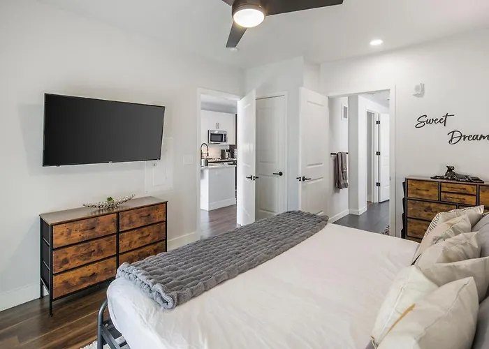 Escape To The Twilight 1br Townlake Apartment Tempe